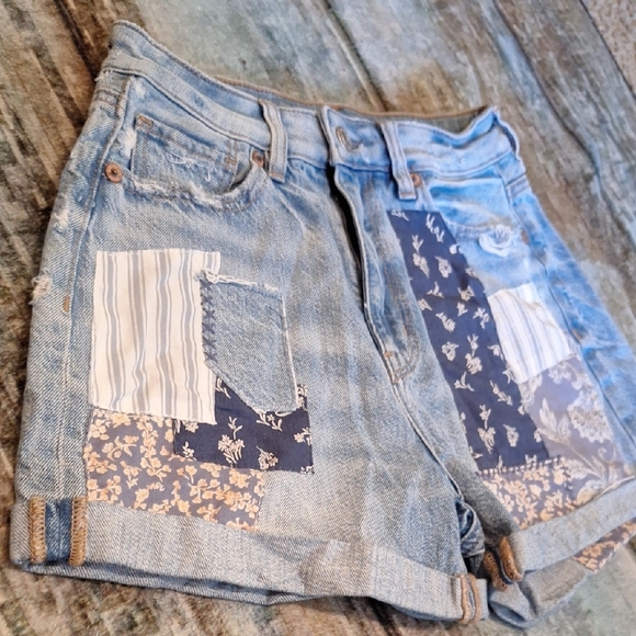 American Eagle Outfitters Light Blue Patchwork Jean Shorts. Size 0 - Picture 4 of 7